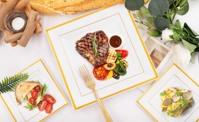 Золотые пластиковые тарелки - одноразовые квадратные золотые тарелки включают в себя обеденные тарелки десертные тарелки чашки пластиковые столовые приборы 5